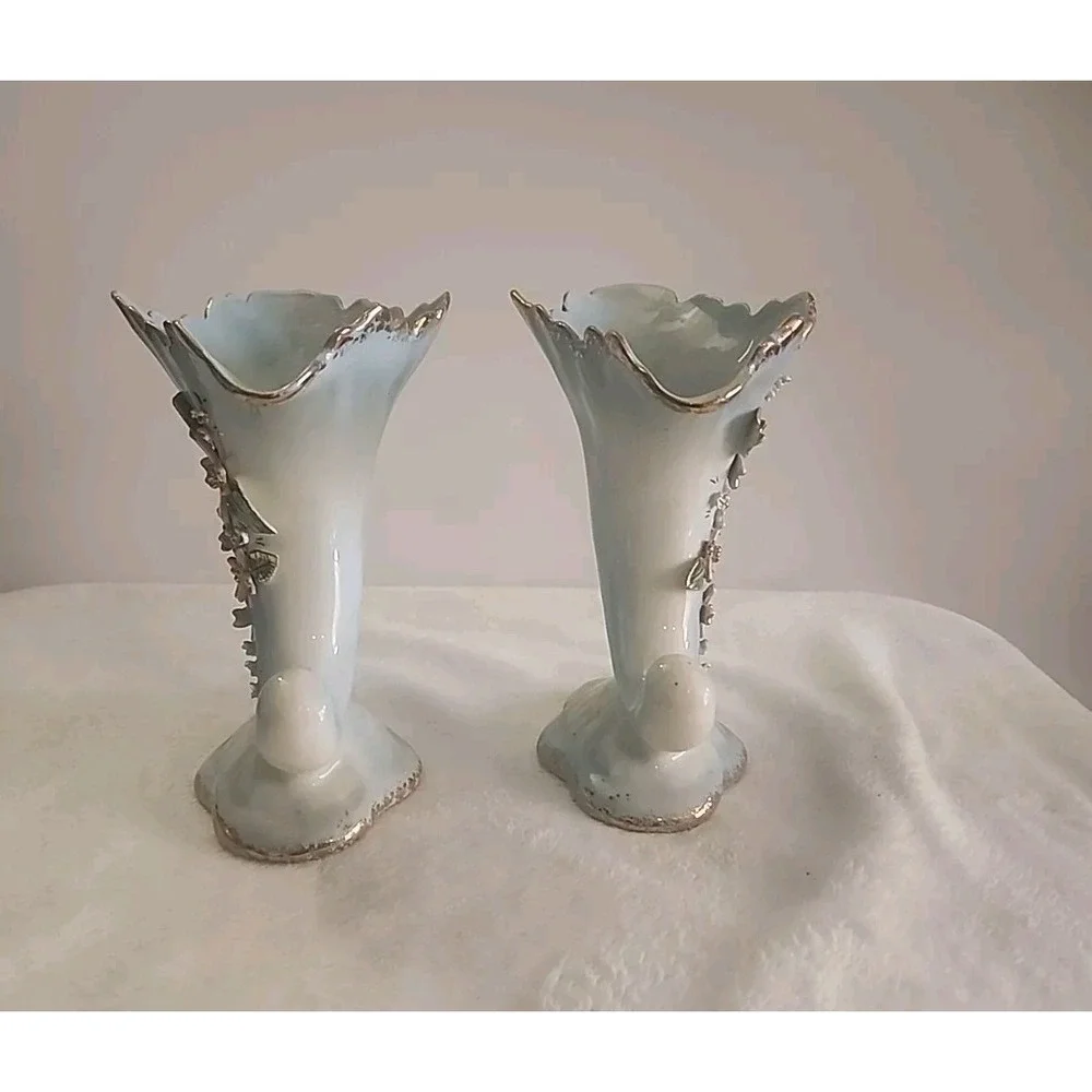 Beautiful Vintage Cermanic Cornucopia Vase Set Blue/white W/Gold‎ Trim & Flowers